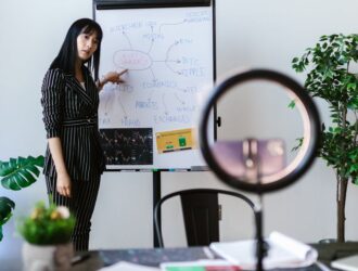 découvrez notre formation complète en trading qui vous permettra d'acquérir les compétences nécessaires pour réussir sur les marchés financiers. apprenez les stratégies de trading, la gestion des risques et les outils essentiels pour maximiser vos profits.