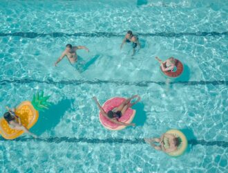 découvrez notre sélection de matelas et flotteurs de piscine pour un été de détente et de plaisir. profitez du soleil avec style et confort sur nos flotteurs colorés et innovants, parfaits pour tous les âges.