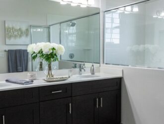 découvrez notre sélection d'accessoires de douche essentiels pour transformer votre routine quotidienne. du porte-savon élégant aux rideaux de douche stylés, trouvez tout ce qu'il vous faut pour une salle de bain fonctionnelle et esthétique.